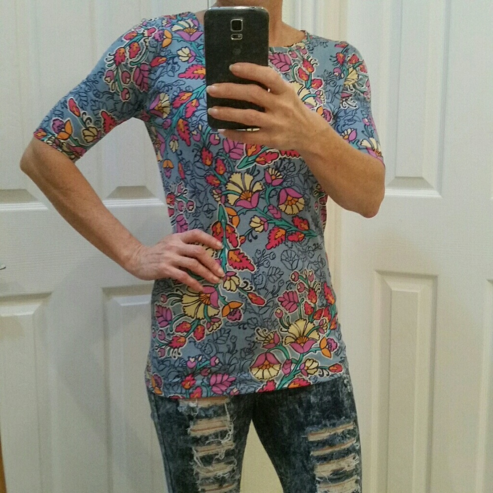 *LULAROE* NWOT PERFECT FLORAL T-SHIRT